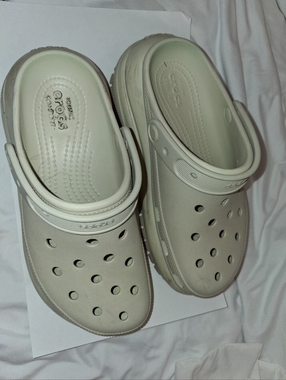 CROCS Unisex Classic Clog in Off-White/Cream Size 7W  5M
